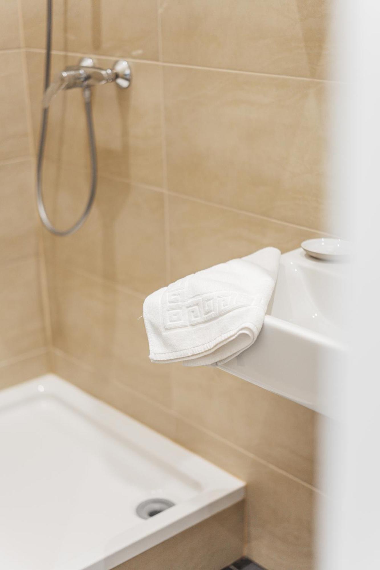 Smart Living - Favoriten Apartment *